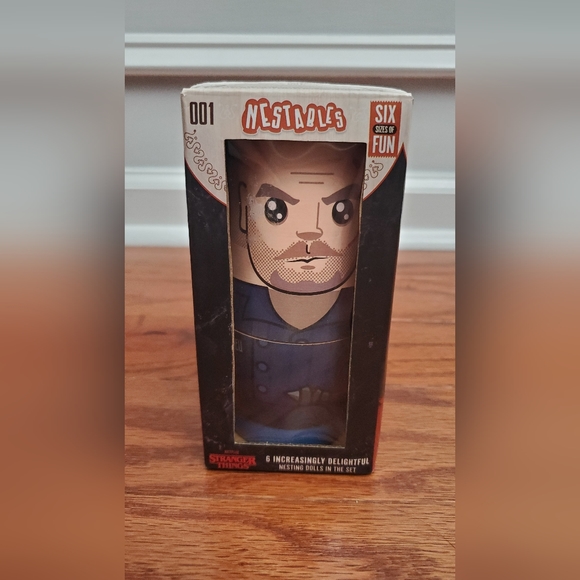 2022 Stranger Things Nestables Wooden Nesting Dolls (6 Dolls in 1). - Picture 2 of 15